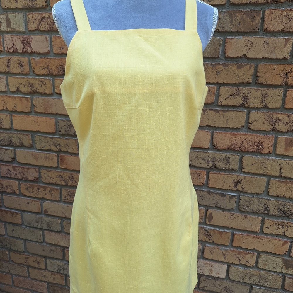 100% Linen Pale Lemon Dress, Size 8, Made In The USA.